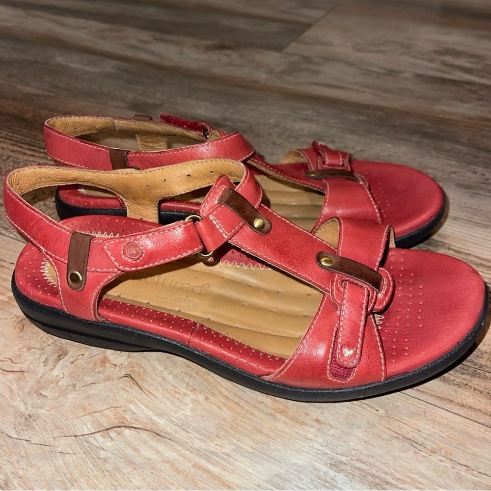 Clarks Unstructured Sandal Women’s Size 7 M Red Patent Leather Comfort T-Strap